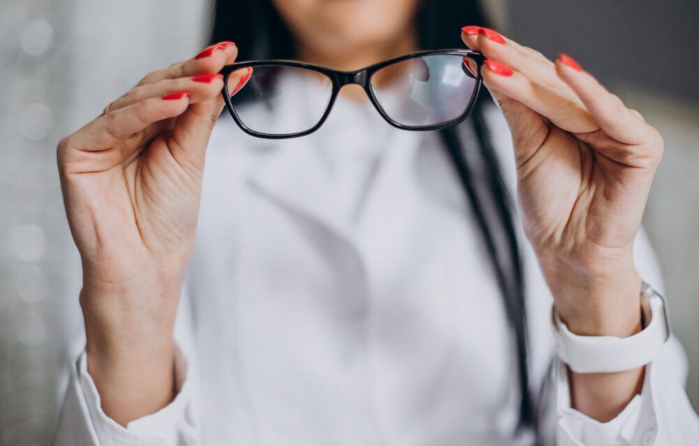 Here are 5 things to remember when selecting eyeglasses